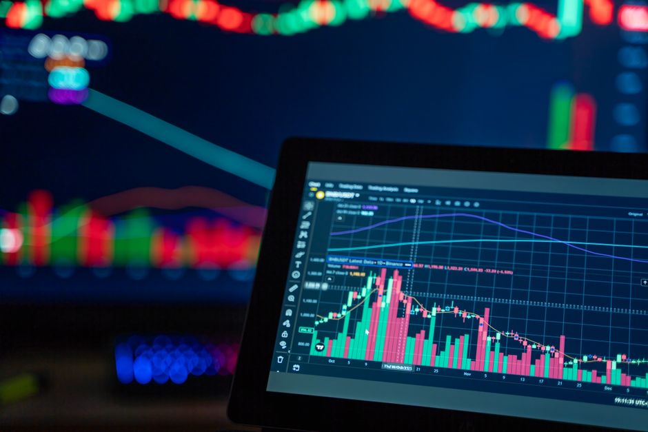 2026년 6월 15일 한국 금융시장 동향 — Colorful trading charts showing cryptocurrency market trends on a computer screen.