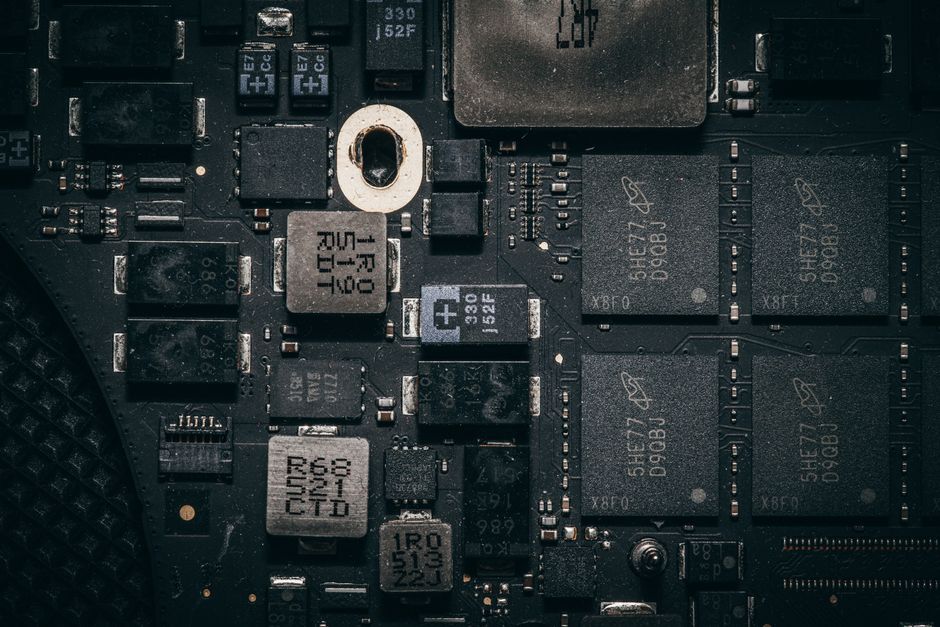 한국 금융시장 동향 — 2026년 8월 11일 (화) — Detailed close-up of a computer circuit board highlighting electronic components and intricate design.