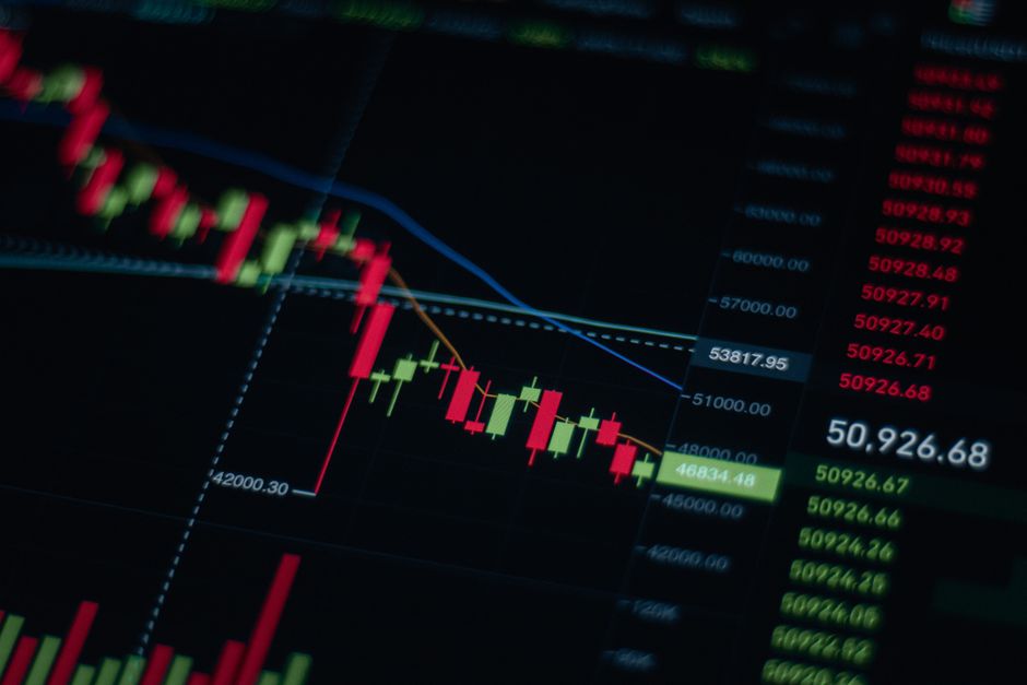 한국 금융시장 동향 — 2026년 8월 19일(수요일) — Close-up of stock market chart showing trends and data on a digital screen.