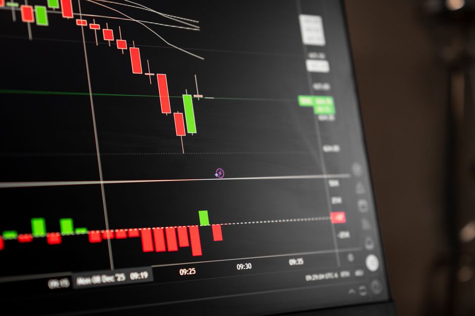 한국 금융시장 동향 — 2026년 8월 22일(토) — A close-up of a digital screen showing stock market candlestick chart data.