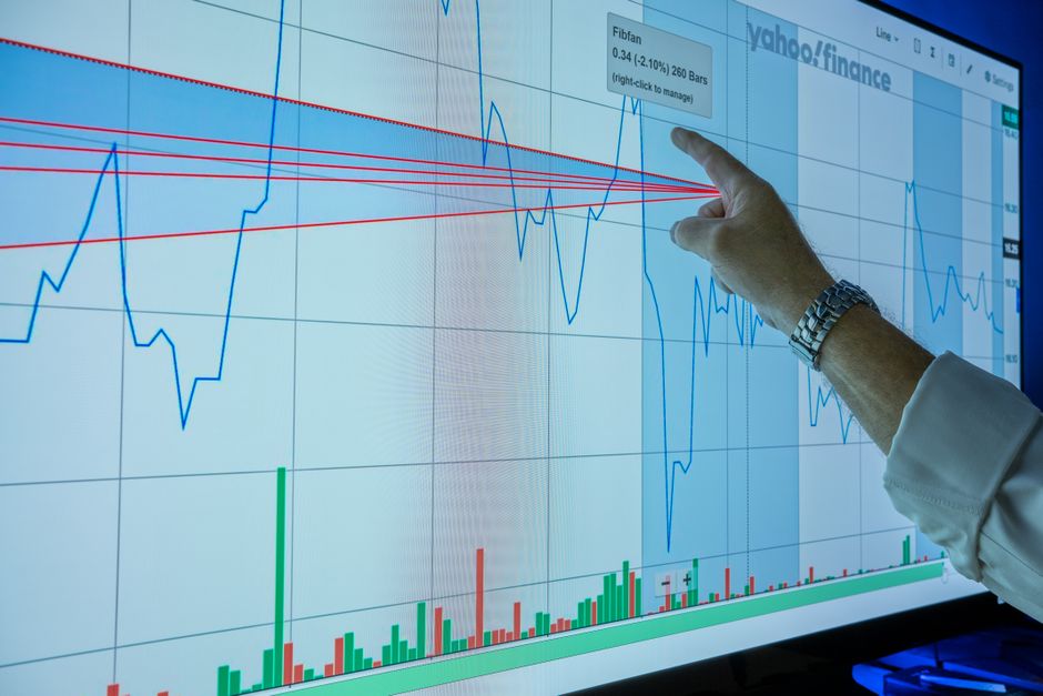 한국 금융시장 동향 — 2026년 10월 8일(목) — Closeup of hand analyzing financial graph on a digital screen for market trends and investment insights.
