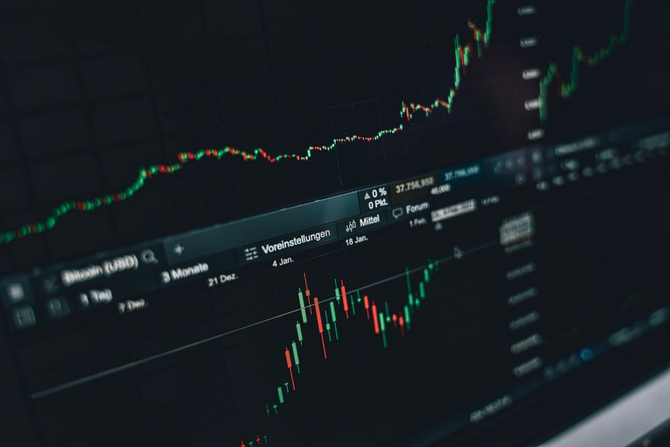 한국 금융시장 동향 — 2026년 10월 12일(월) — Close-up of a digital market analysis display showing Bitcoin and cryptocurrency price trends.